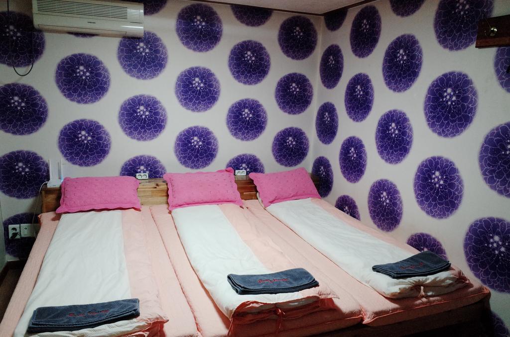 Bong Backpackers Hostel *