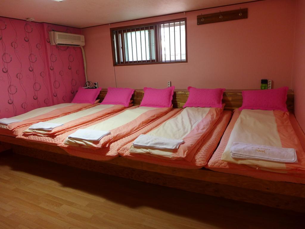 Bong Backpackers Hostel Seoul