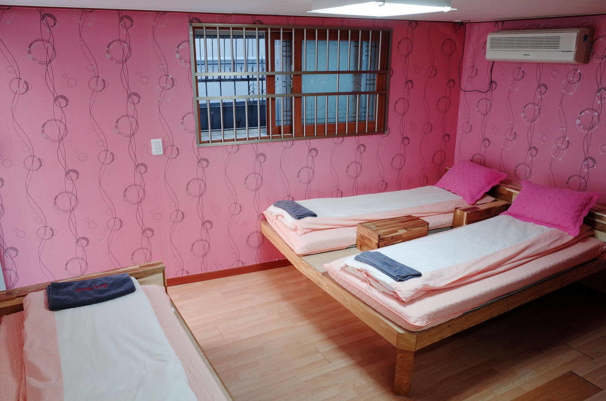 Bong Backpackers * Seoul