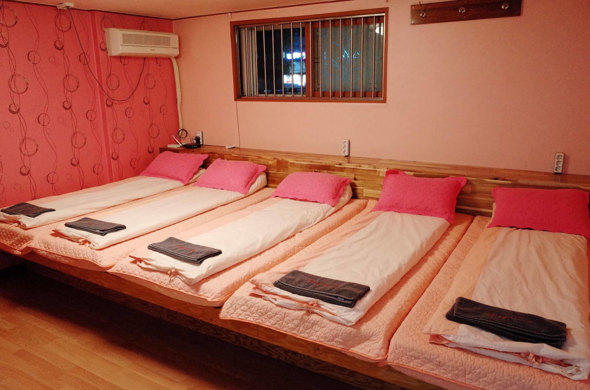 Bong Backpackers Hostel